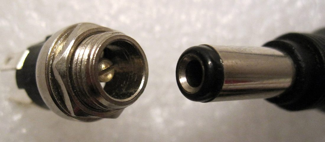 DC圆孔充电口_公母_01.jpg