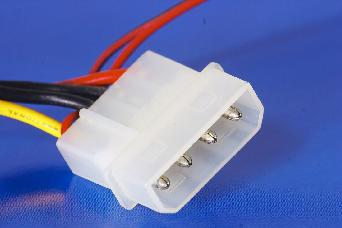 Molex_MiniFit_公端_01.jpg