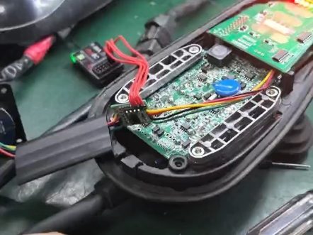 B站_电动轮椅控制器维修_视频截图_23.jpg