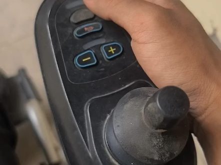 B站_电动轮椅控制器维修_视频截图_25.jpg