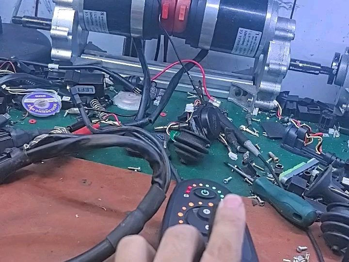 B站_电动轮椅控制器维修_视频截图_27.jpg